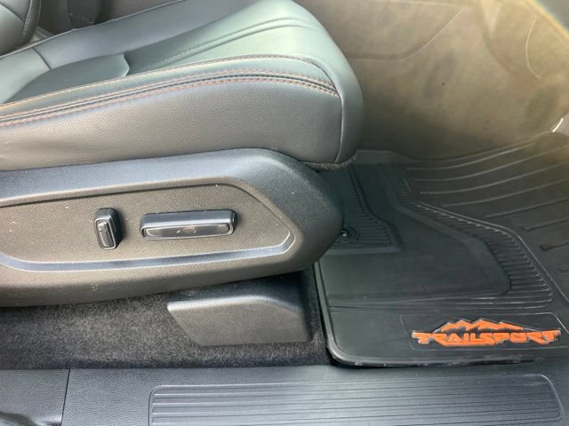 Used 2025 Honda Pilot TrailSport image 12