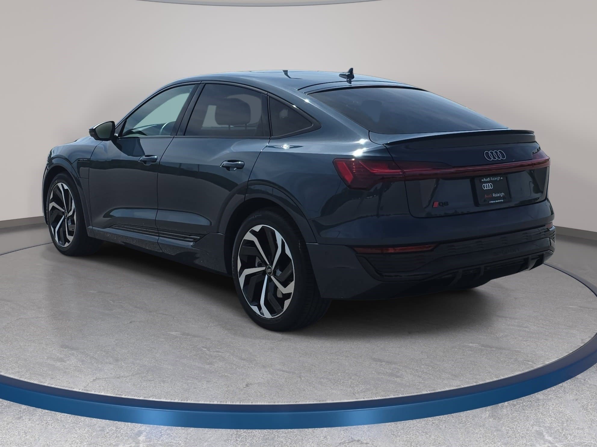 Used 2024 Audi Q8 e-tron Prestige w/ Prestige Package image 6