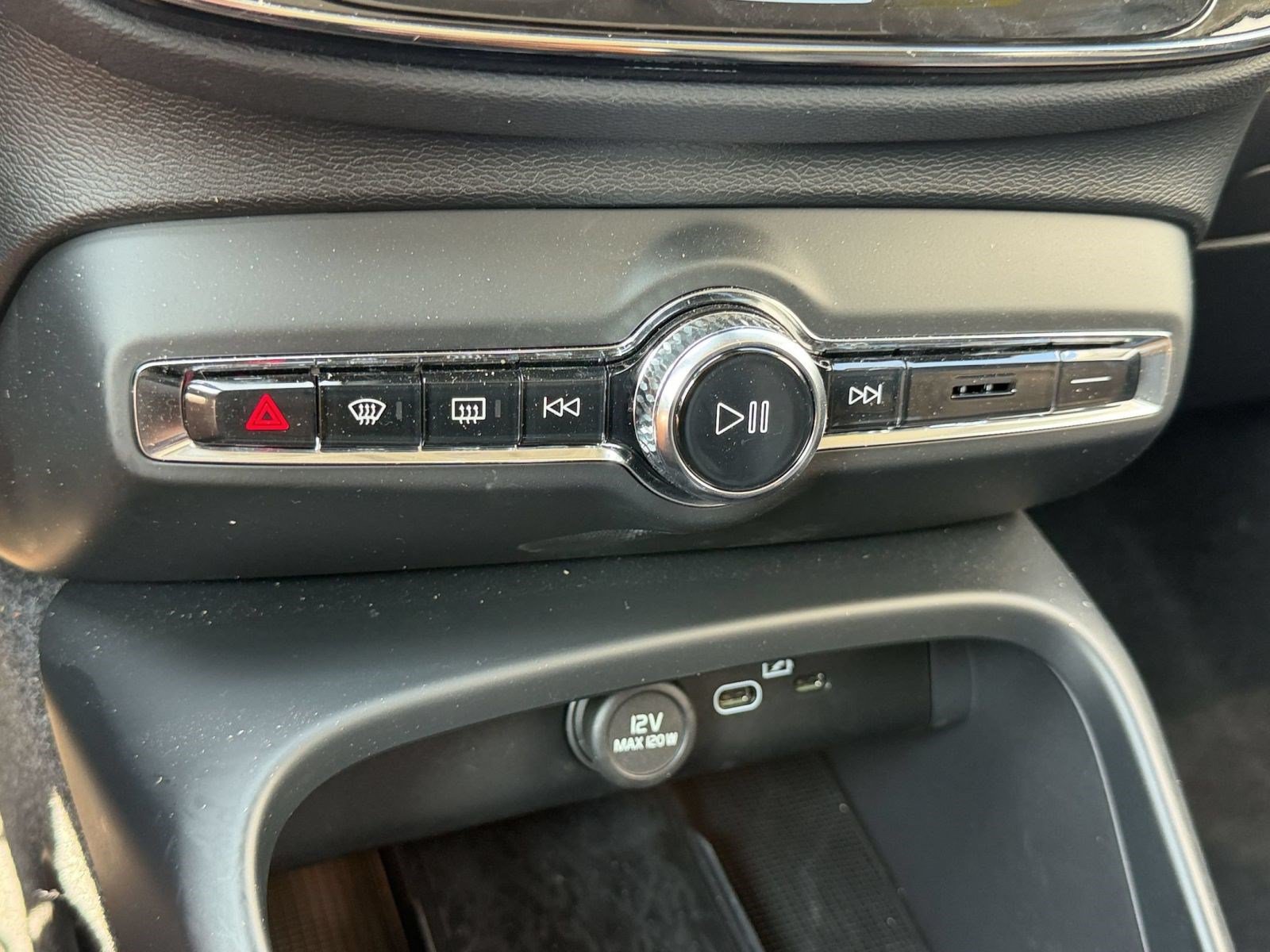 Certified 2026 Volvo XC40 B5 Plus w/ Climate Package AWD/4WD image 18