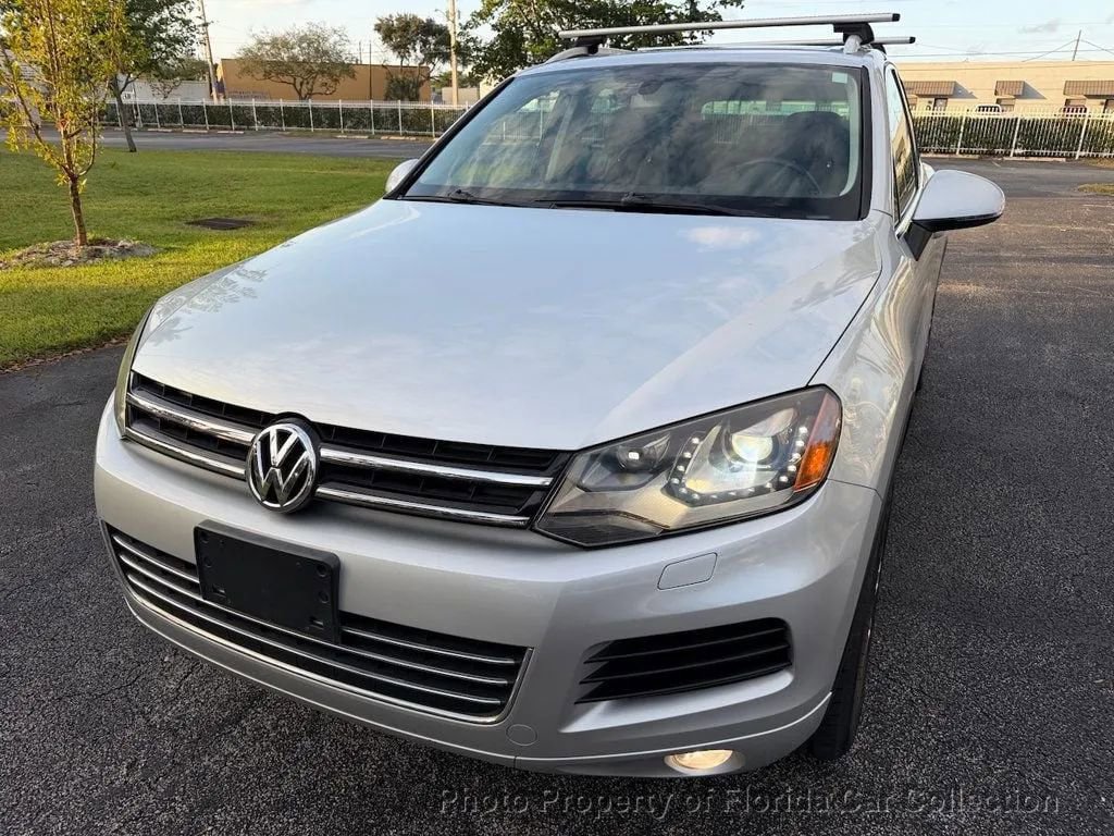 Used 2011 Volkswagen Touareg TDI image 16