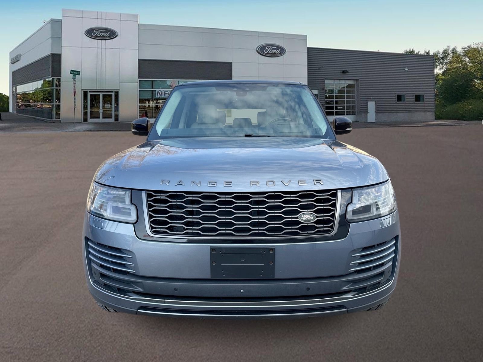 Used 2018 Land Rover Range Rover Long Wheelbase Supercharged image 3