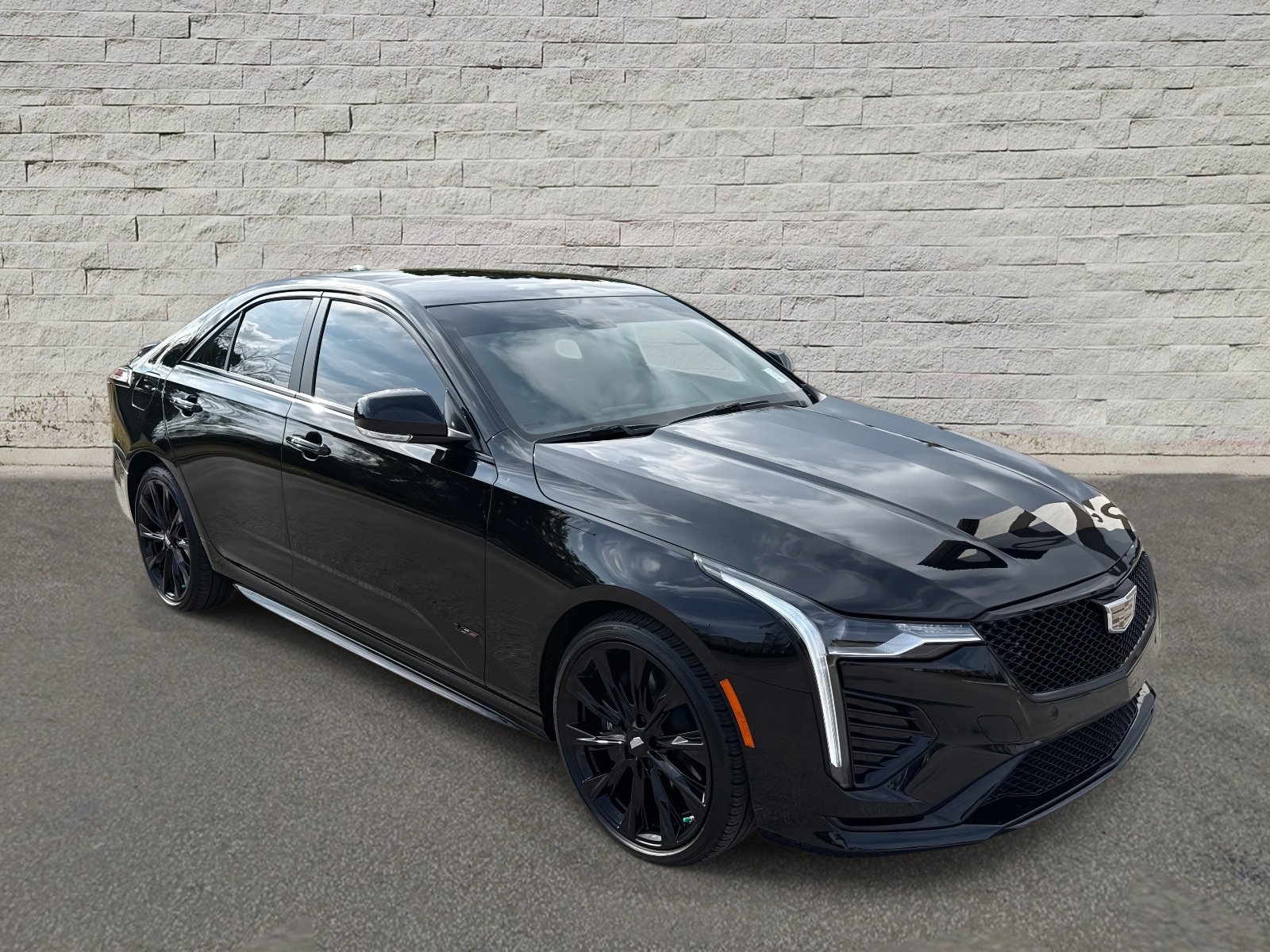 Used 2025 Cadillac CT4 V w/ LPO, ONYX Package image 3