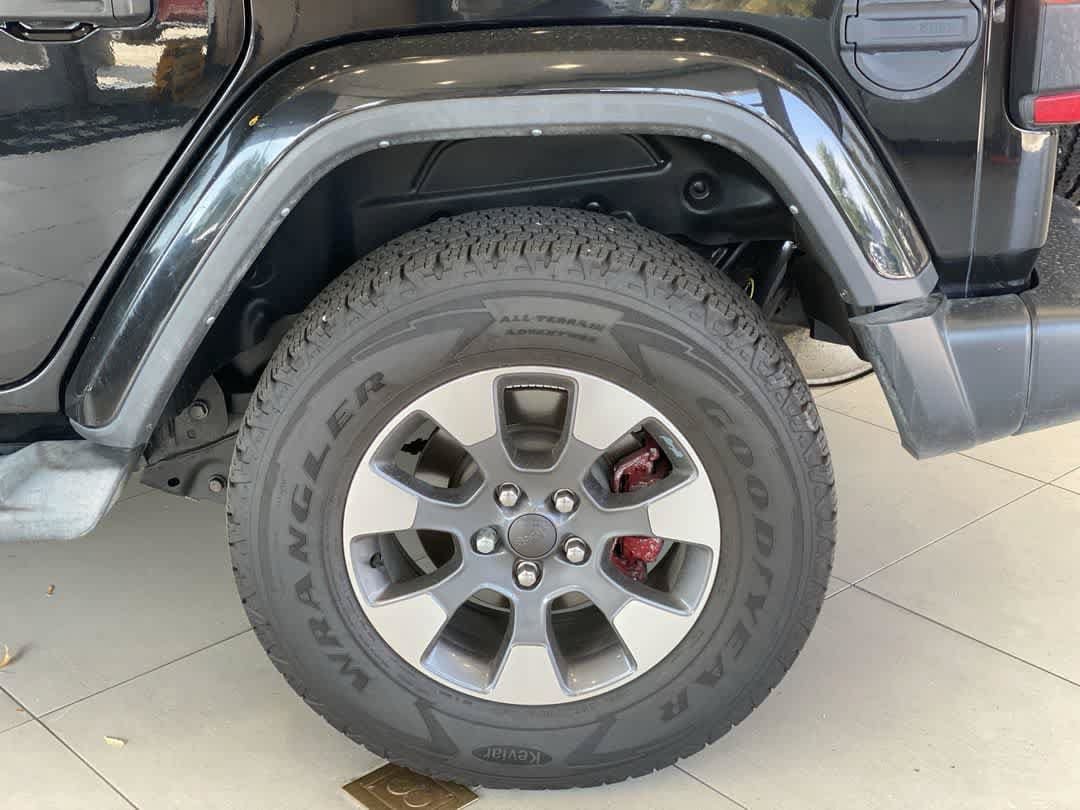 Used 2022 Jeep Wrangler Unlimited Sahara w/ LED Lighting Group AWD/4WD image 11