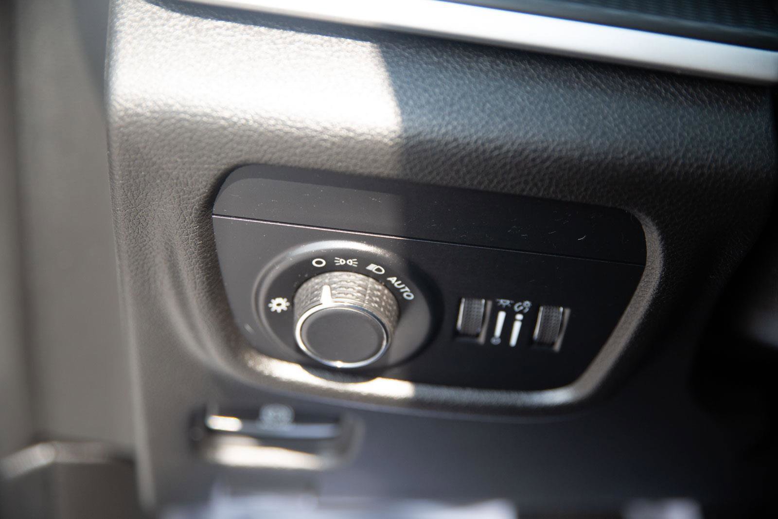 Used 2023 Jeep Grand Cherokee Laredo image 5