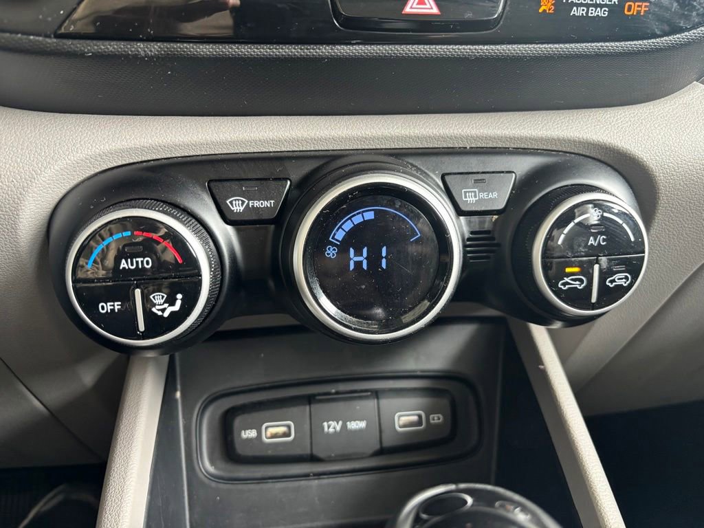 Used 2022 Hyundai Venue SEL FWD image 23