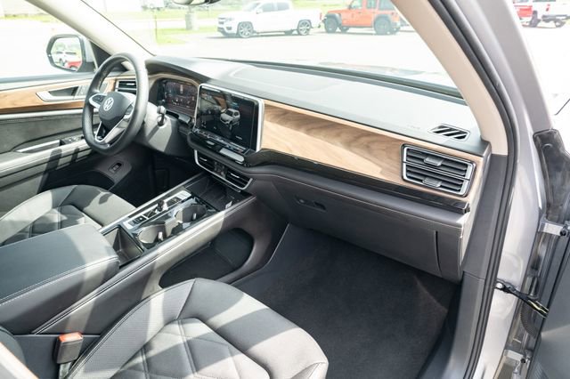 Certified 2025 Volkswagen Atlas SE FWD image 40