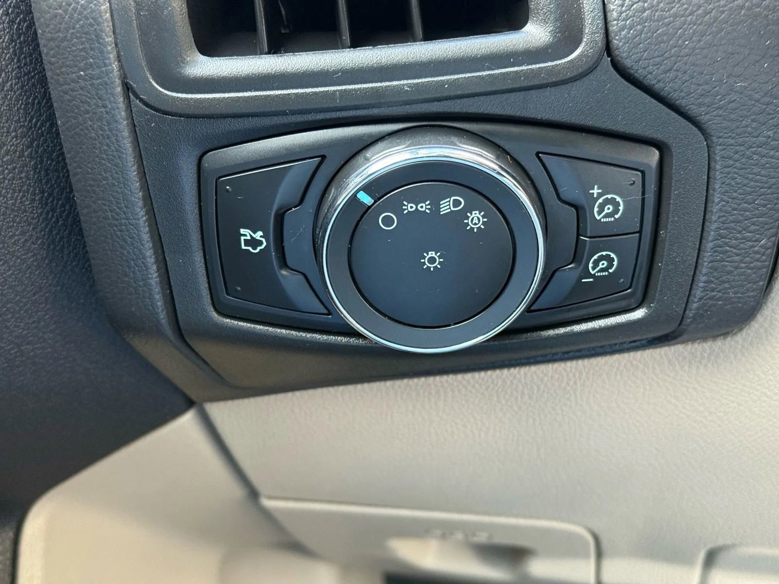 Used 2013 Ford Focus SE image 28