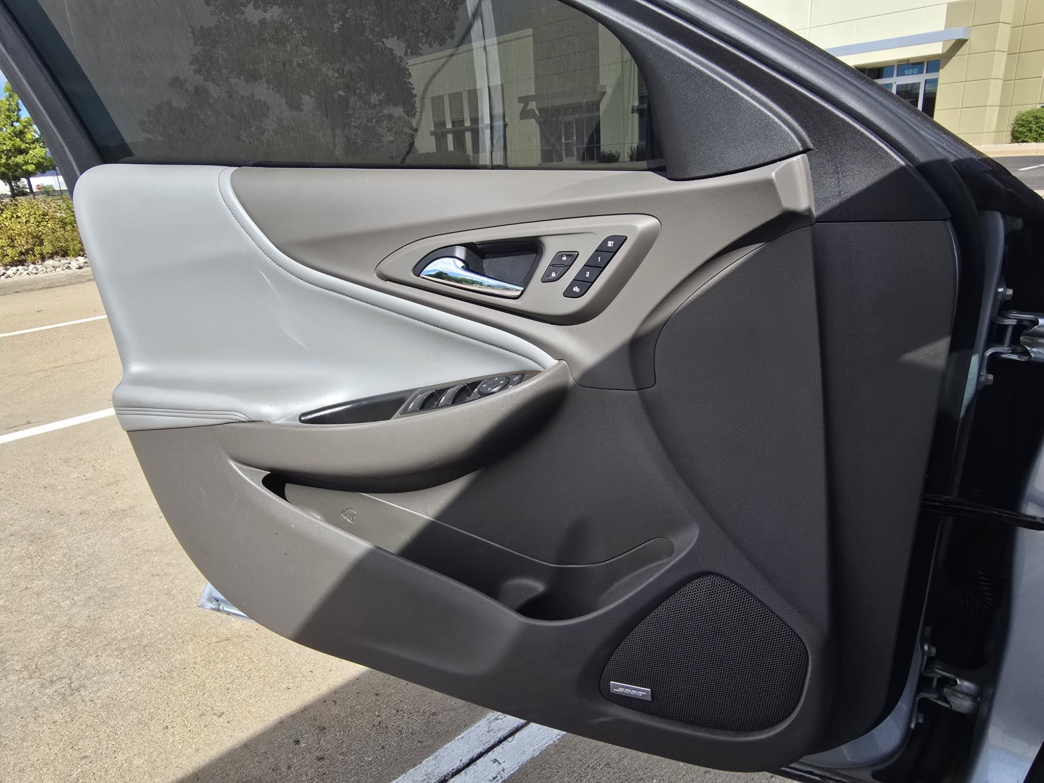 Used 2017 Chevrolet Malibu Premier w/ Driver Confidence Package FWD image 16