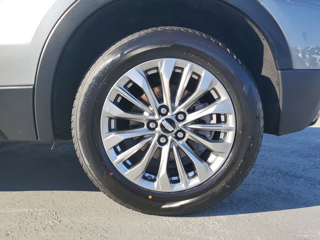 Used 2024 Cadillac XT4 Premium Luxury image 5