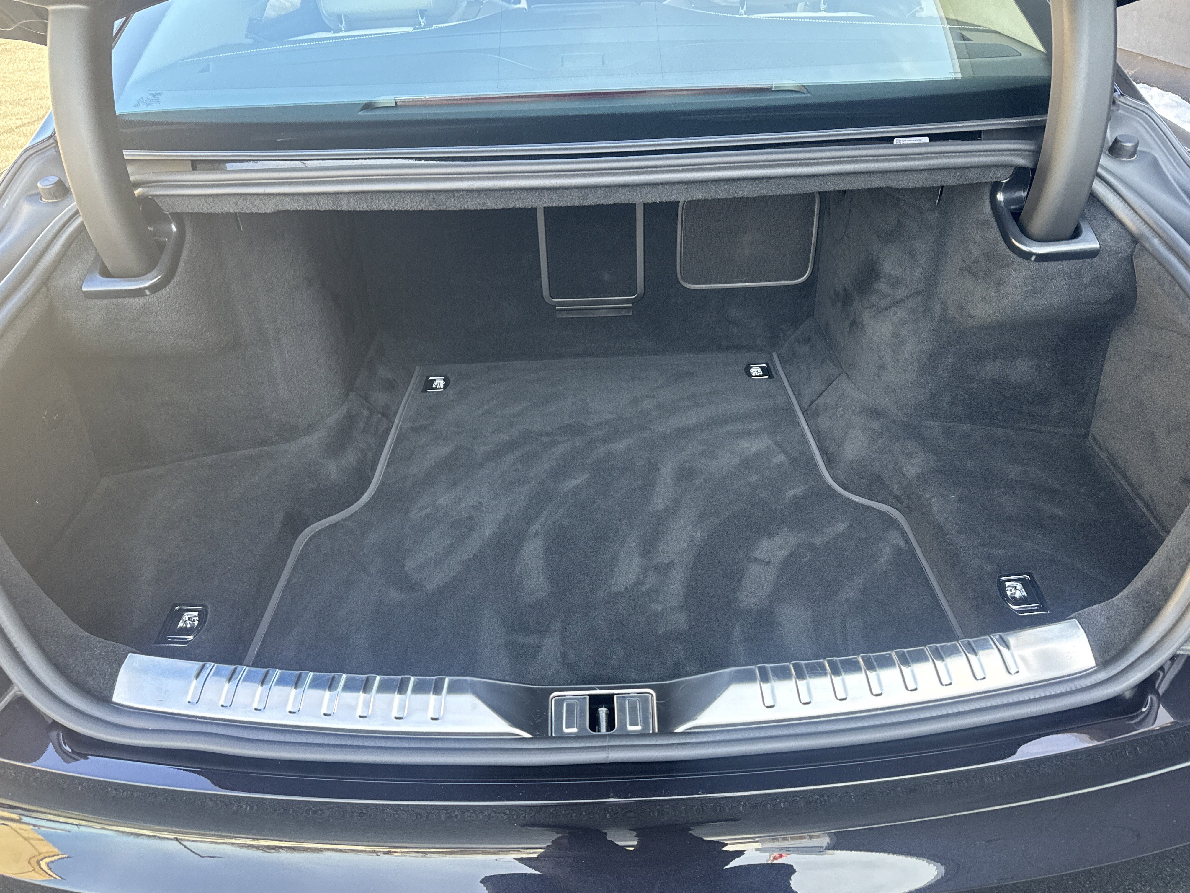 Used 2023 Bentley Flying Spur V8 image 28