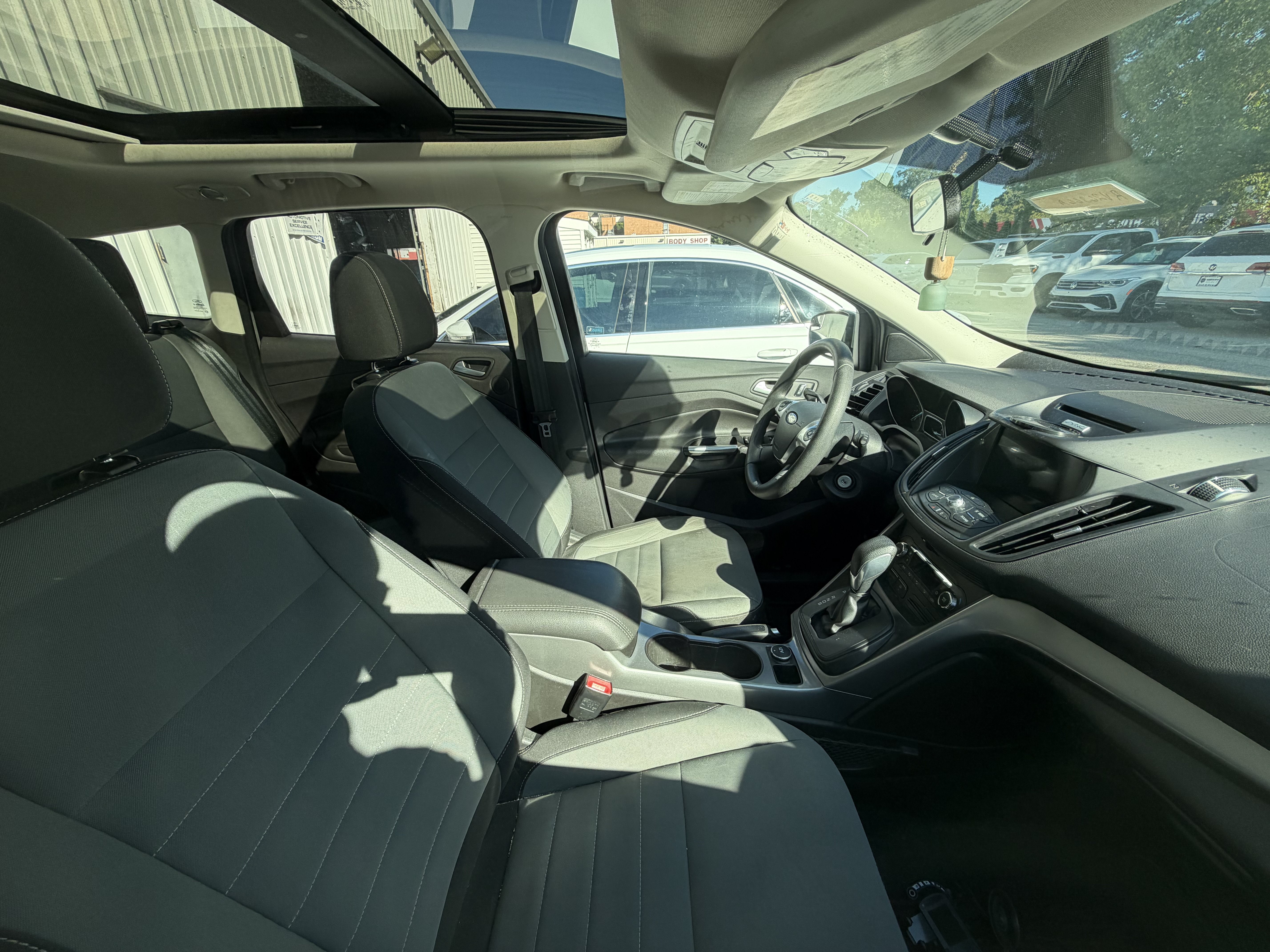 Used 2016 Ford Escape SE w/ Equipment Group 201A AWD/4WD image 4