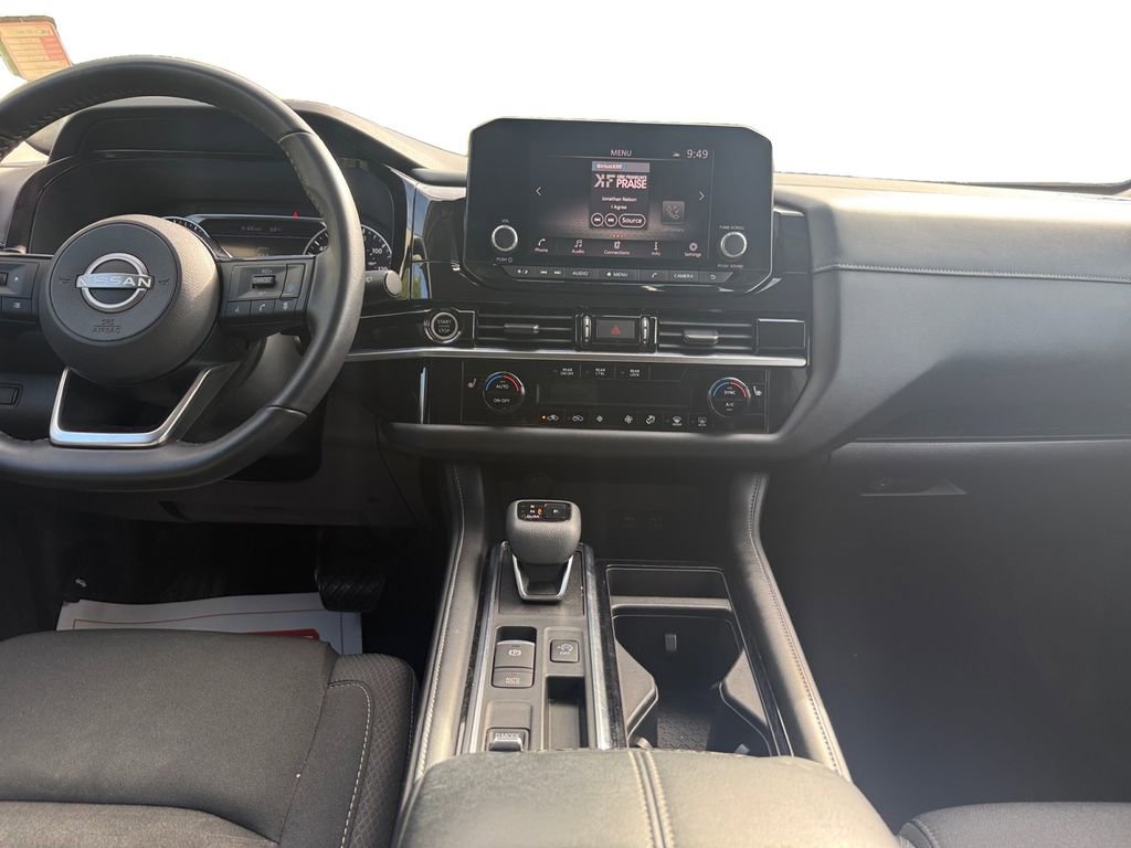 Used 2023 Nissan Pathfinder SV w/ Black Appearance Package image 11