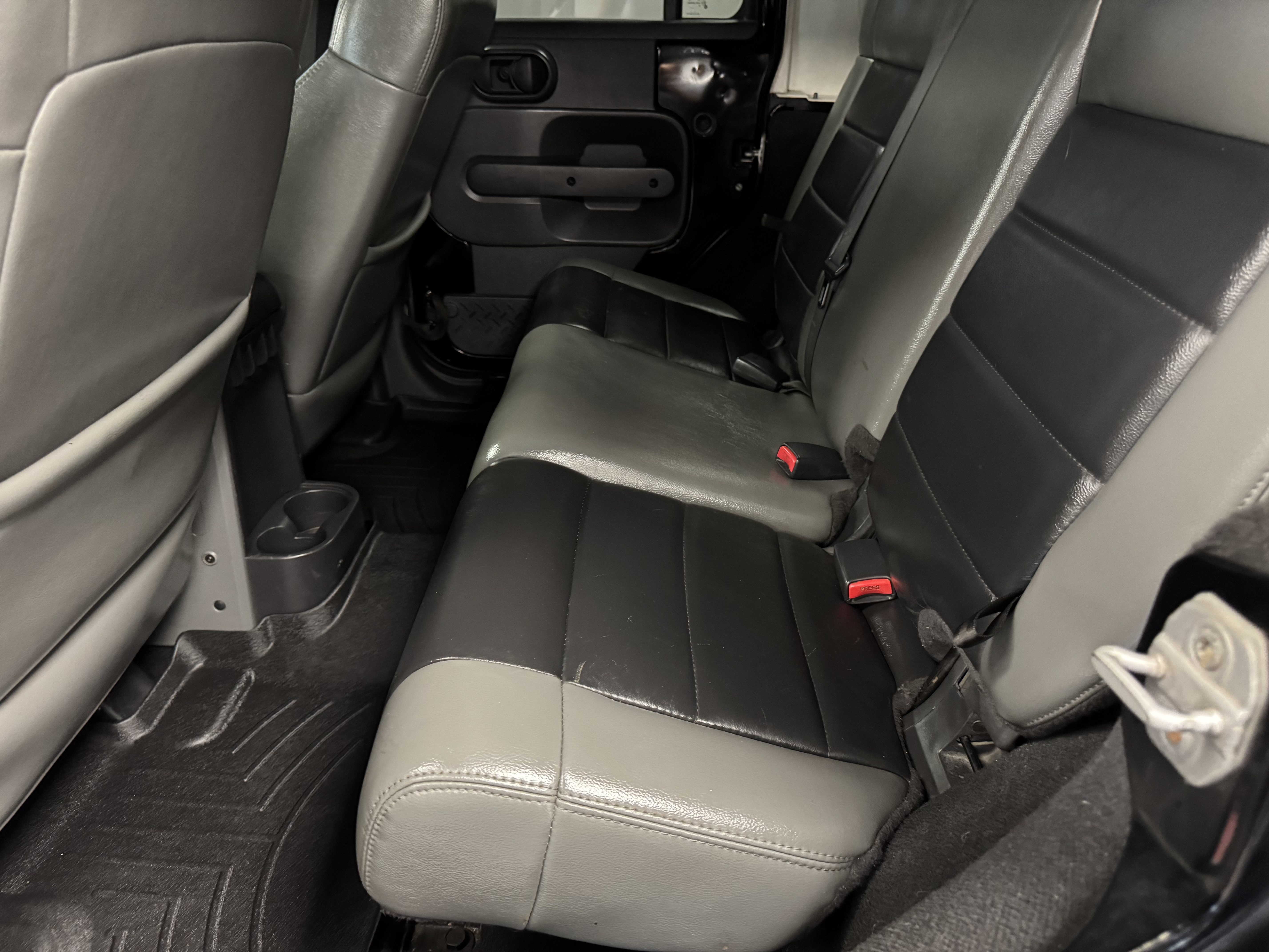 Used 2010 Jeep Wrangler Unlimited Sahara AWD/4WD image 11