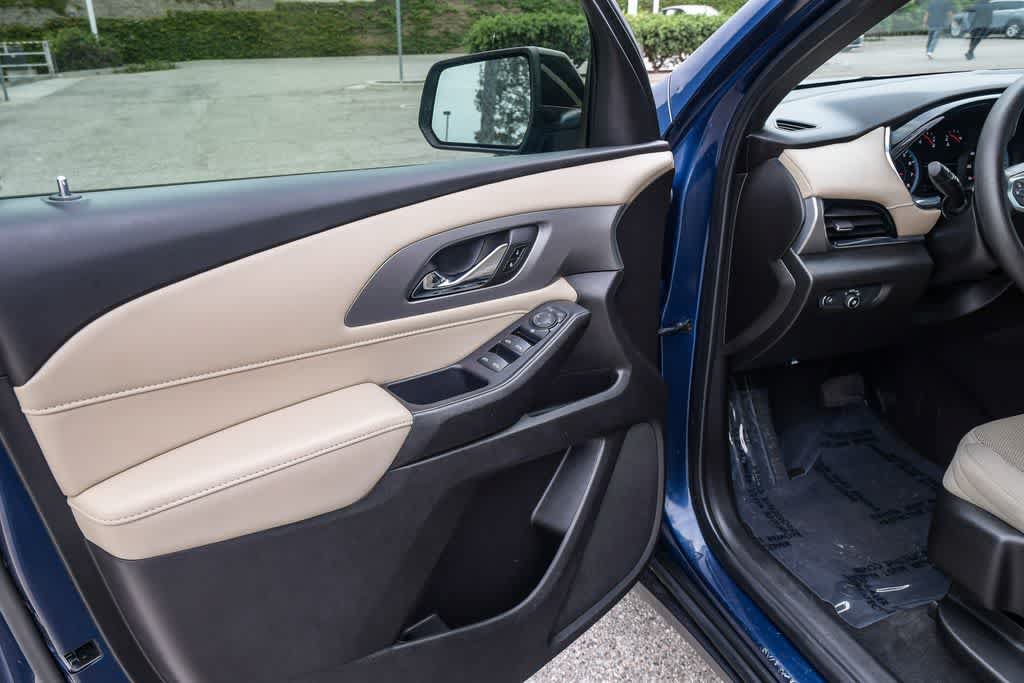 Used 2022 Chevrolet Traverse LS FWD image 26