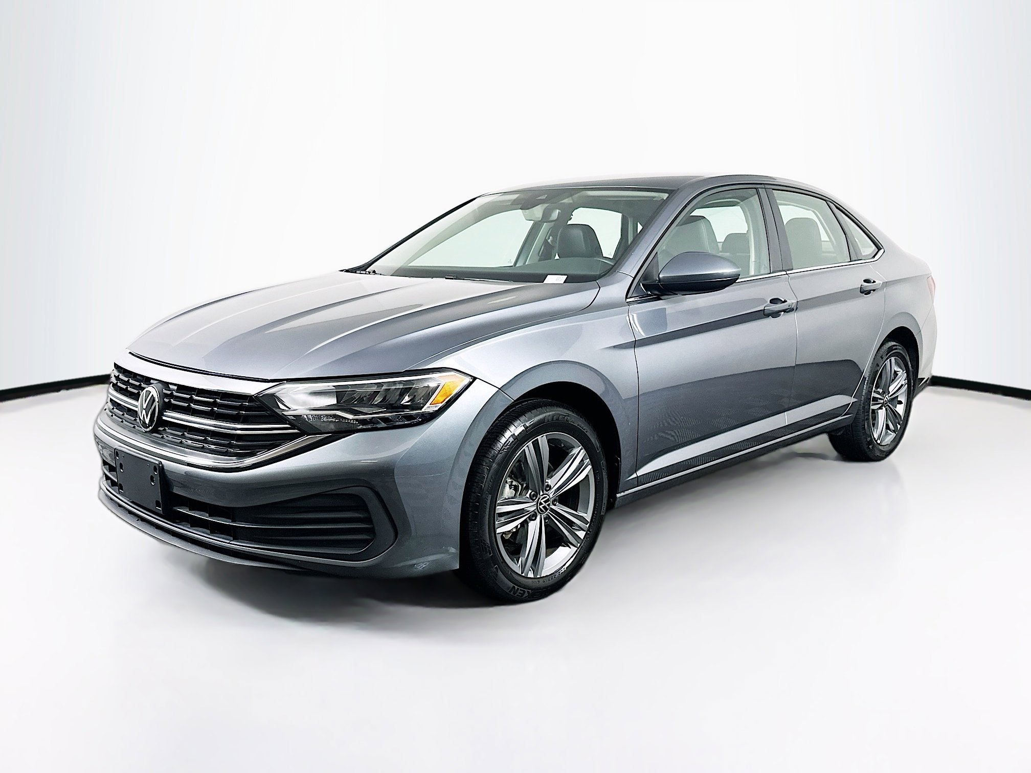 Used 2024 Volkswagen Jetta SE image 3