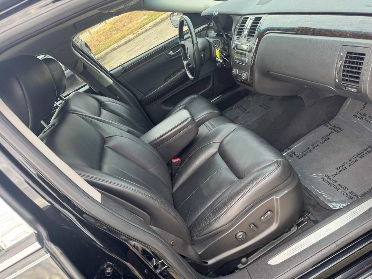 Used 2011 Cadillac DTS Limousine image 21