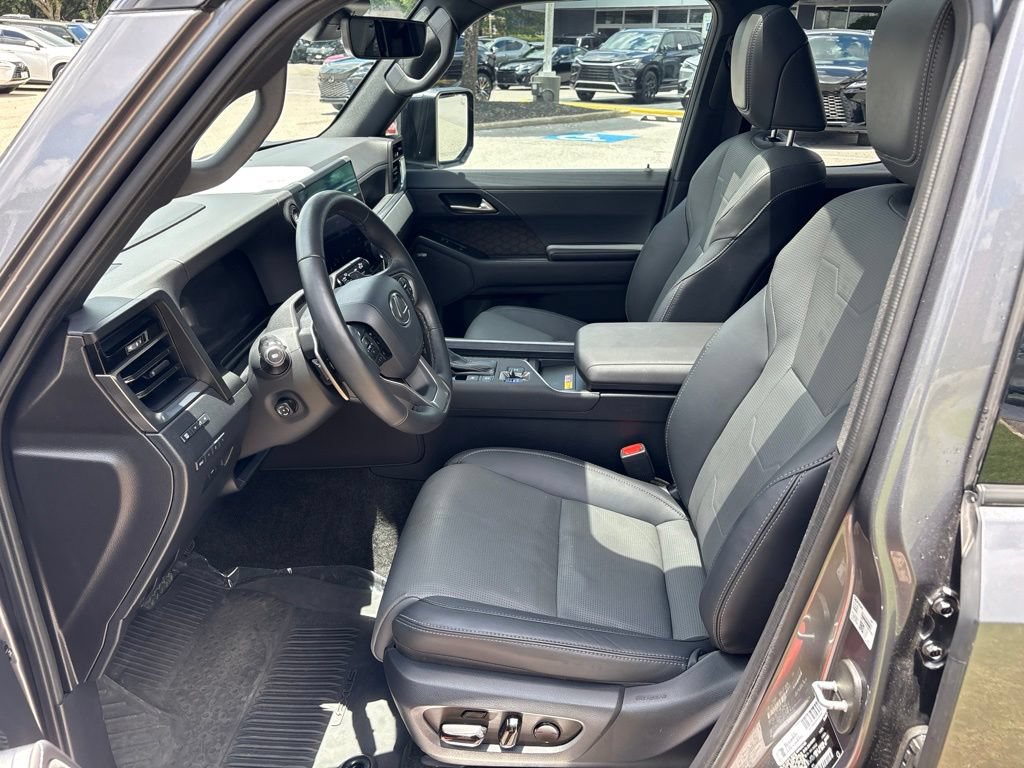 Used 2024 Lexus GX 550 w/ Accessory Package (2T) AWD/4WD image 15