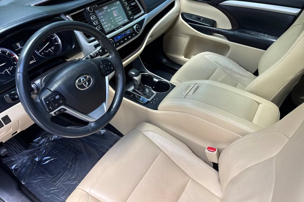 Certified 2016 Toyota Highlander XLE w/ Protection Package #3 AWD/4WD image 9