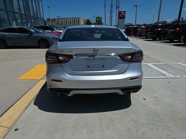 Used 2023 Nissan Maxima SV w/ Floor Mat Group FWD image 5
