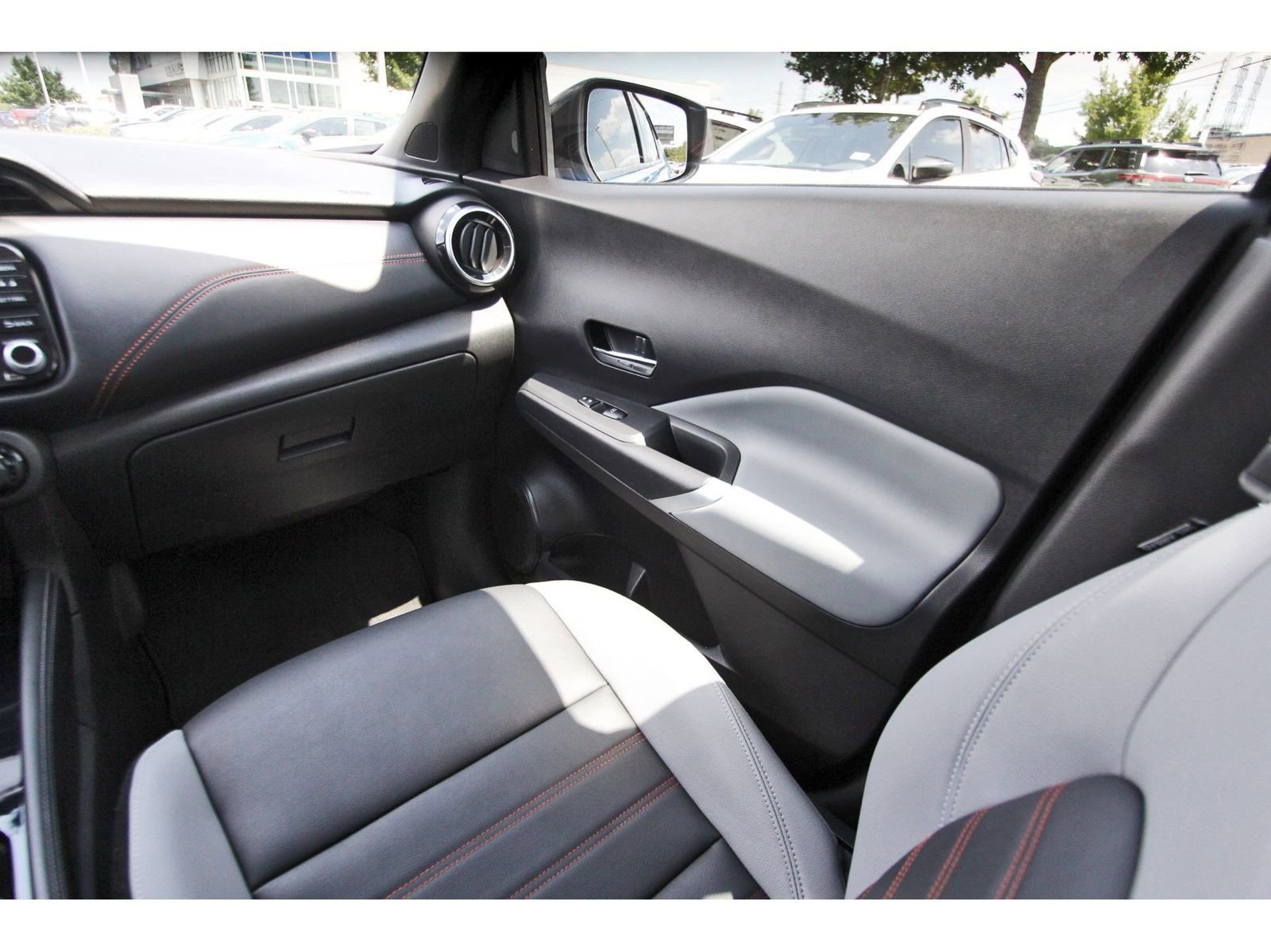 Used 2023 Nissan Kicks SR w/ SR Premium Package FWD image 10