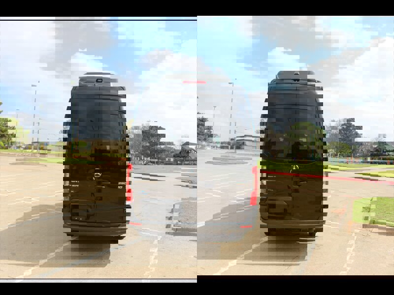 Used 2025 Mercedes-Benz Sprinter 2500 image 3