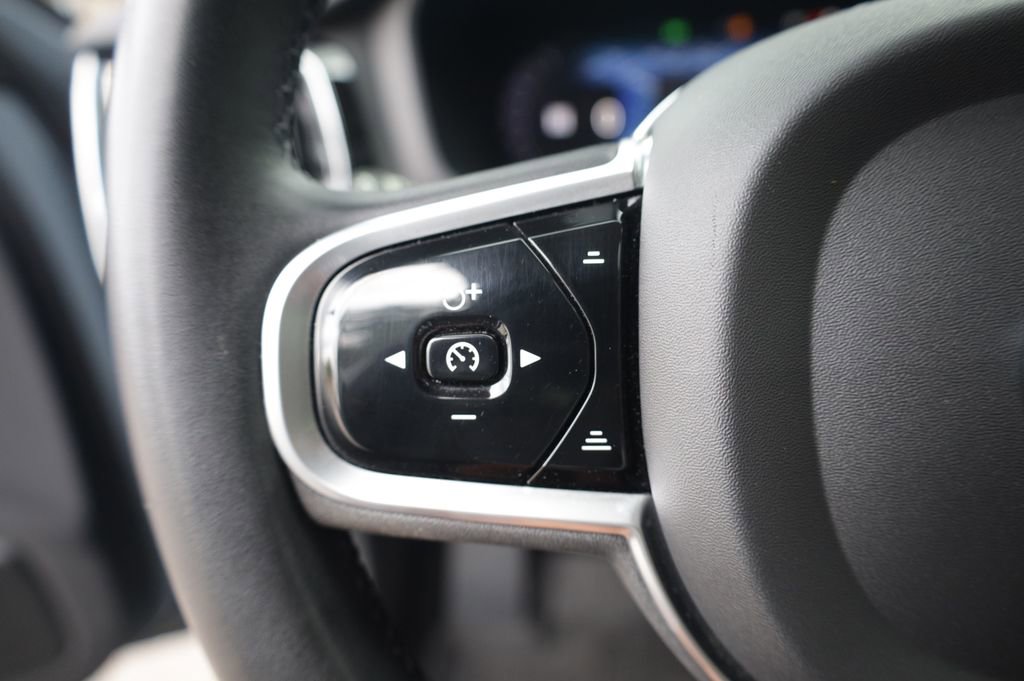 Used 2023 Volvo S60 B5 Plus w/ Climate Package FWD image 24