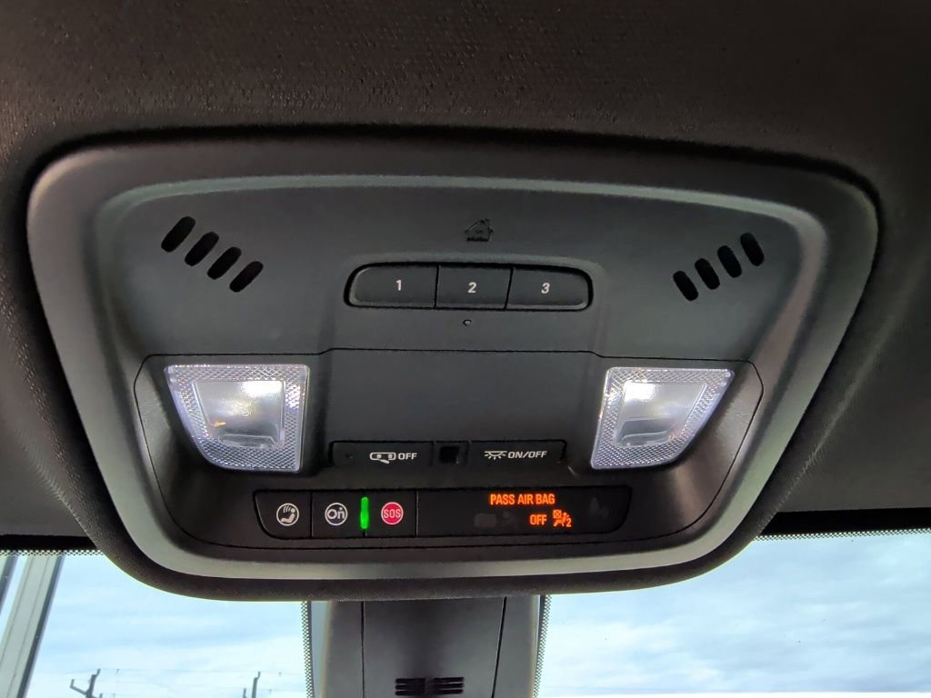 Used 2022 Chevrolet Traverse RS image 21