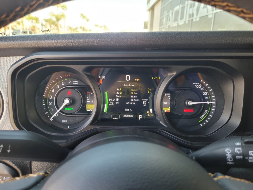 Used 2024 Jeep Wrangler Unlimited w/ Convenience Group AWD/4WD image 28