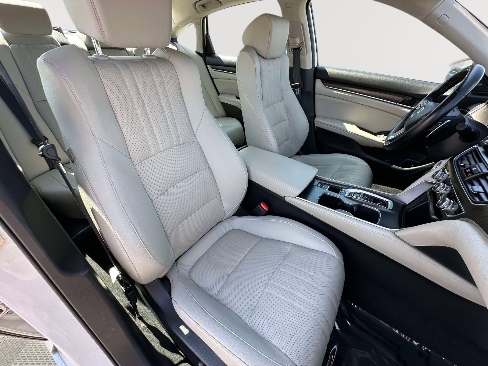 Used 2018 Honda Accord Touring image 22