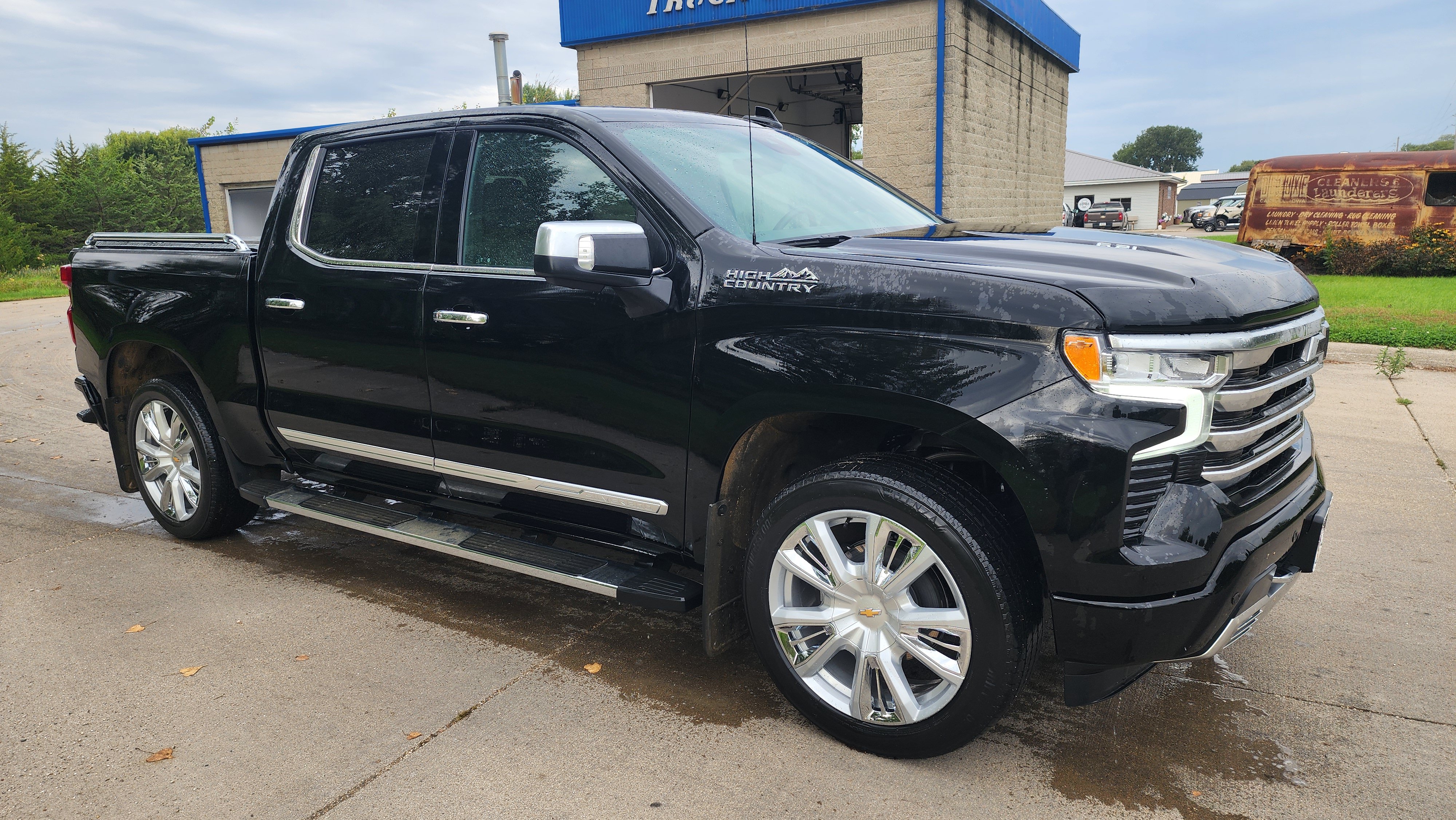 Certified 2025 Chevrolet Silverado 1500 High Country w/ High Country Premium Package AWD/4WD image 3