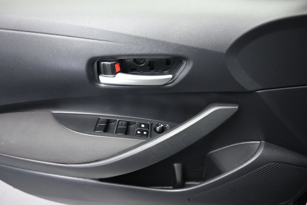 Used 2021 Toyota Corolla LE w/ Carpet Mat Package (TMS) FWD image 10