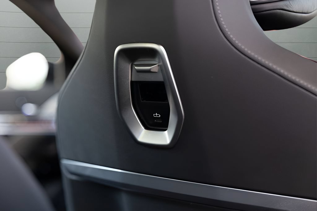 Used 2024 BMW i7 M70 AWD/4WD image 70