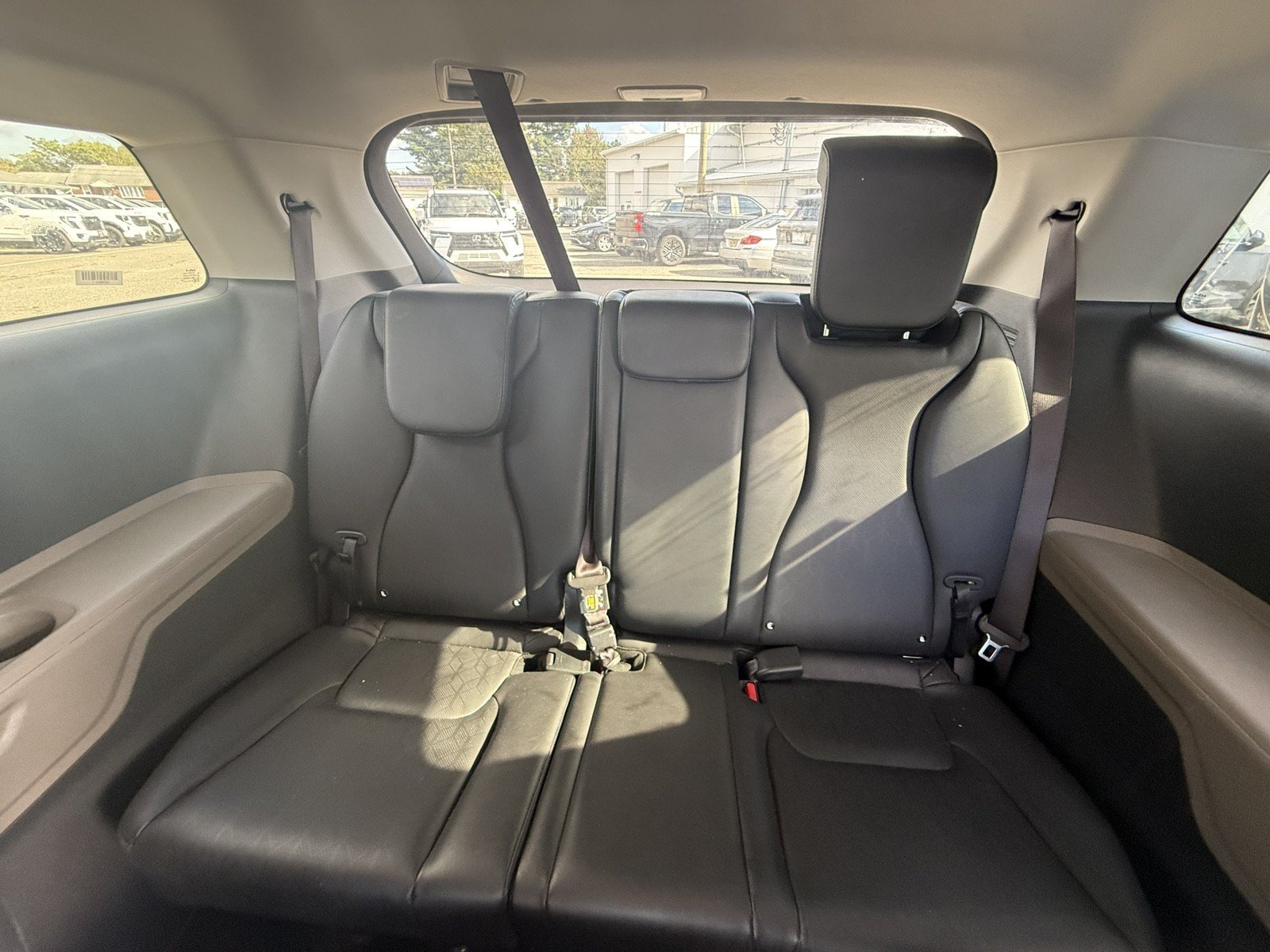 Used 2025 Kia Carnival FWD image 26