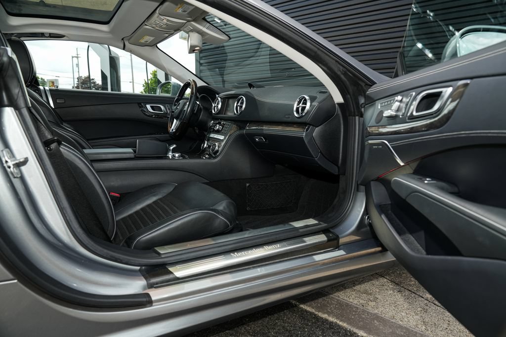 Used 2013 Mercedes-Benz SL 550 image 32