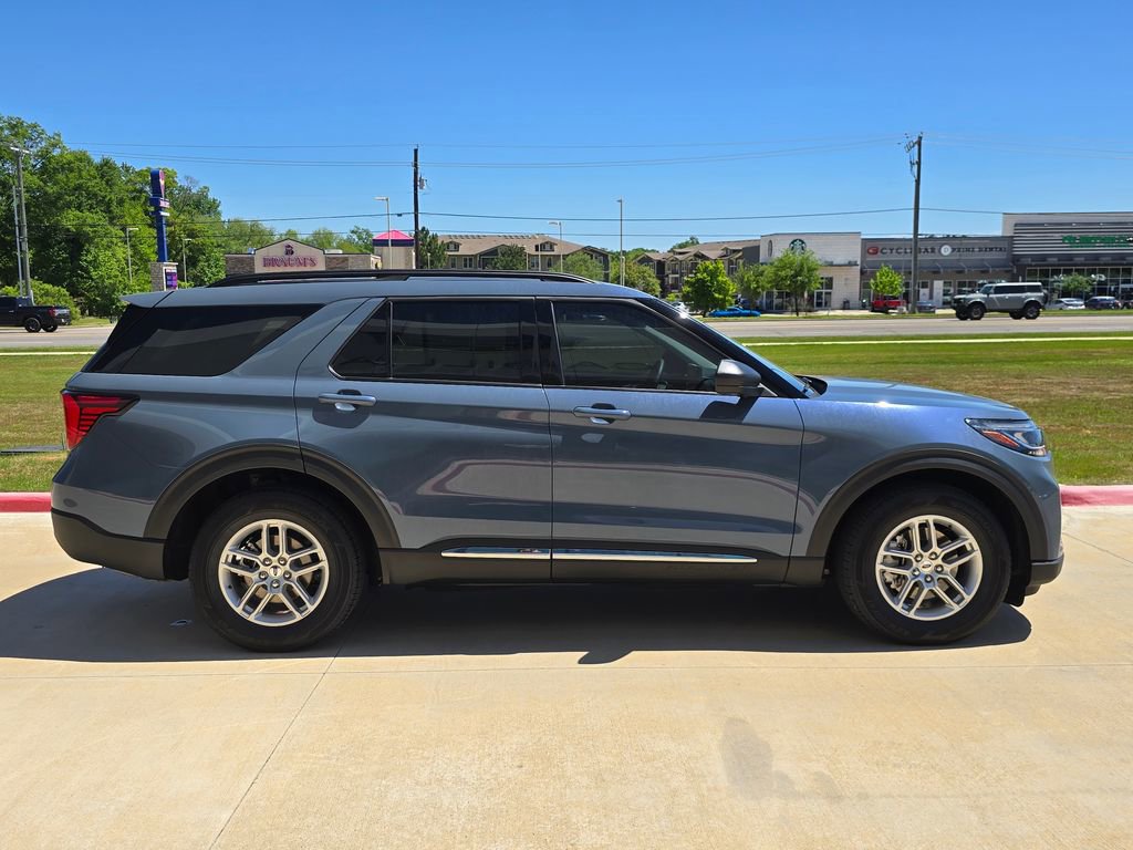 Used 2025 Ford Explorer Active w/ Active Comfort Package image 6