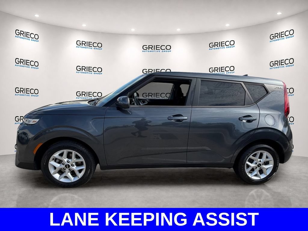 Used 2022 Kia Soul LX w/ Technology Package FWD image 4
