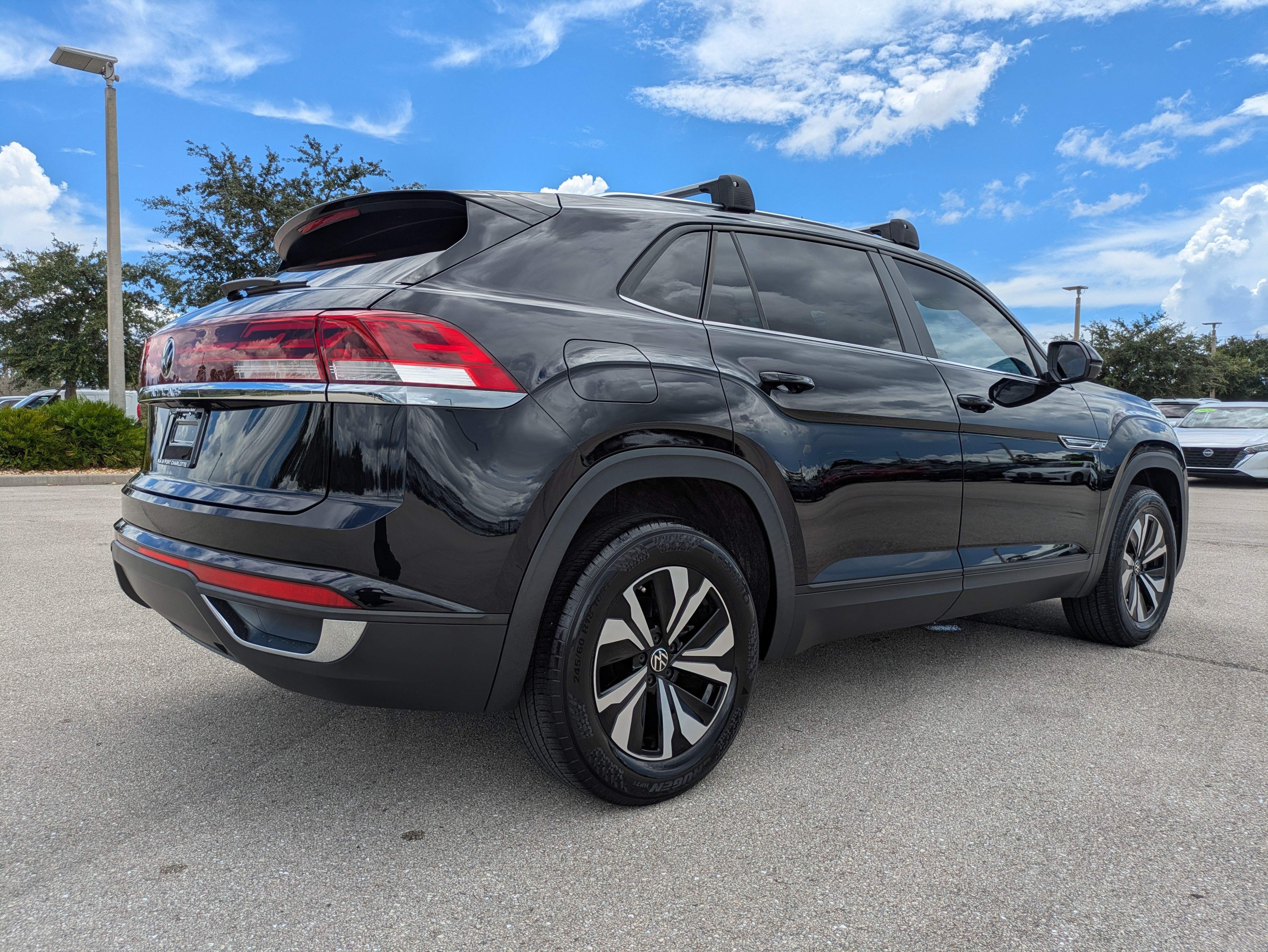Used 2024 Volkswagen Atlas Cross Sport SE FWD image 4