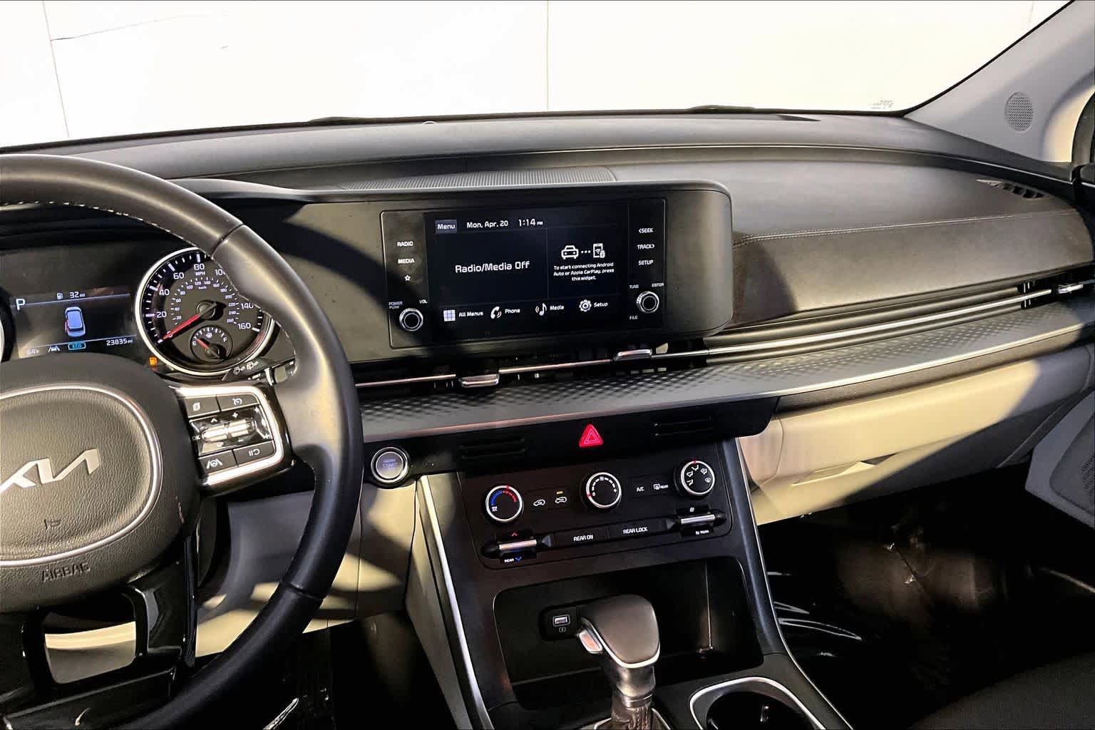 Used 2023 Kia Carnival LX FWD image 7