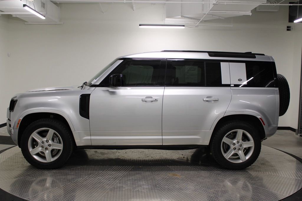 Used 2022 Land Rover Defender 110 XS Edition AWD/4WD image 2