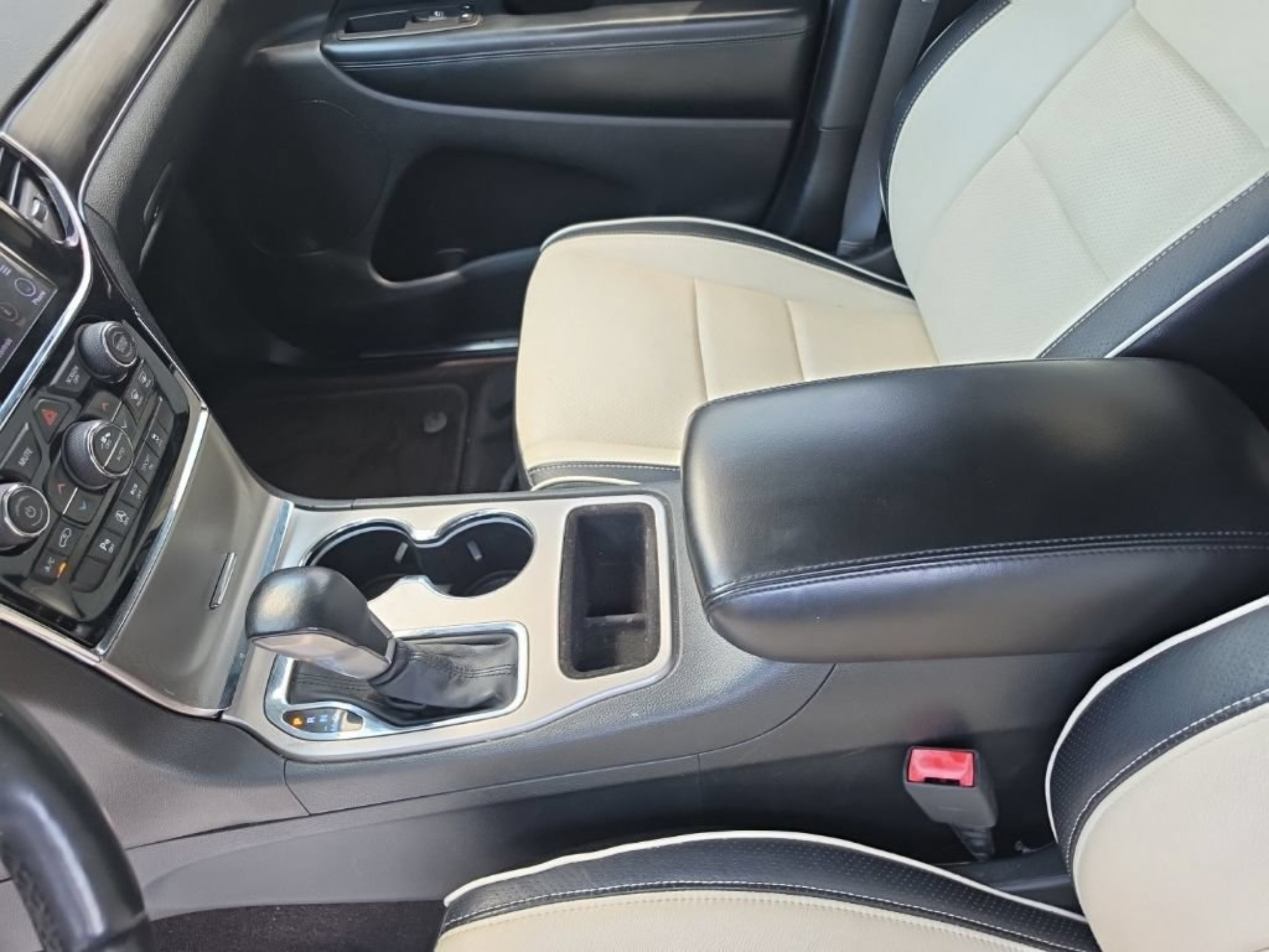 Used 2019 Jeep Grand Cherokee Limited w/ Luxury Group II RWD image 19