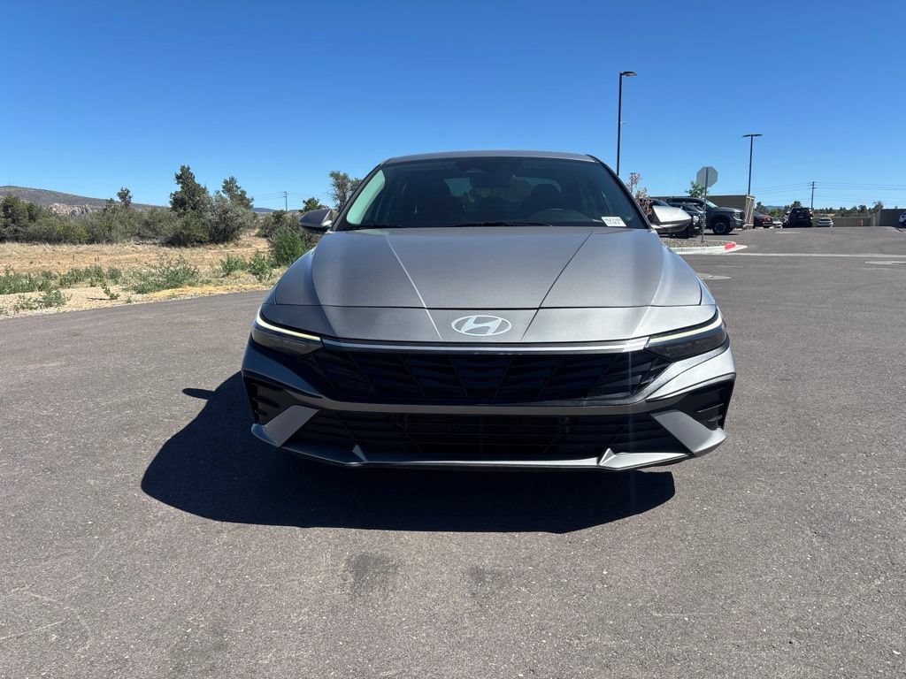 Used 2024 Hyundai Elantra Blue FWD image 9