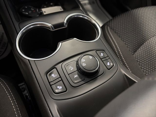 Used 2023 GMC Terrain SLE w/ Driver Convenience Package image 27