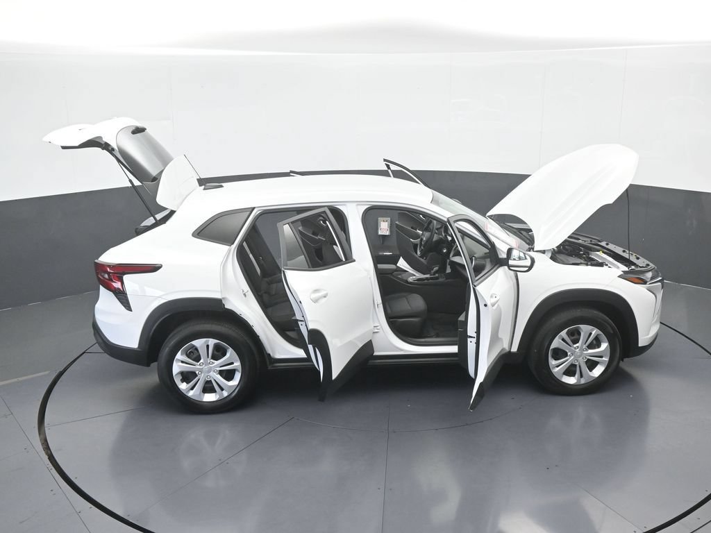 Used 2025 Chevrolet Trax LS FWD image 61