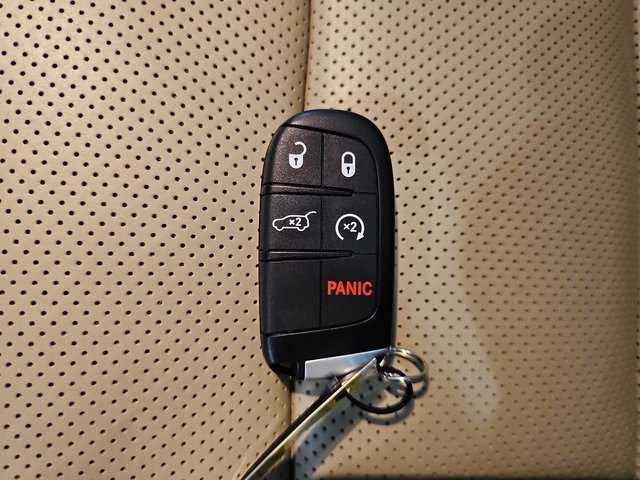 Used 2020 Jeep Grand Cherokee Overland image 35