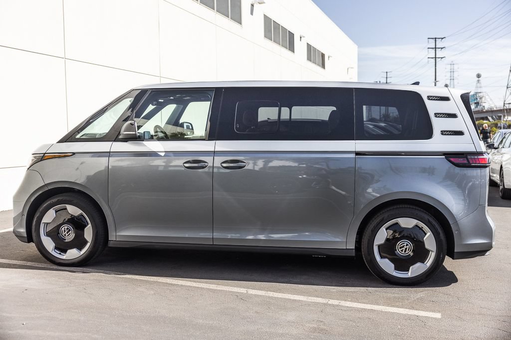 New 2025 Volkswagen ID. Buzz Pro S Plus RWD image 5