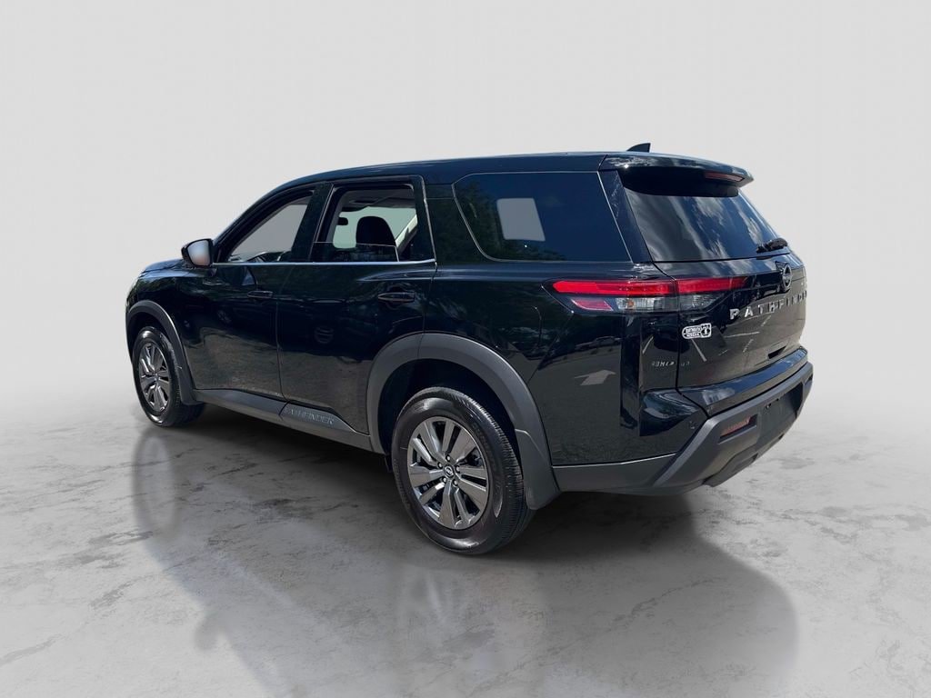 Used 2025 Nissan Pathfinder S AWD/4WD image 3