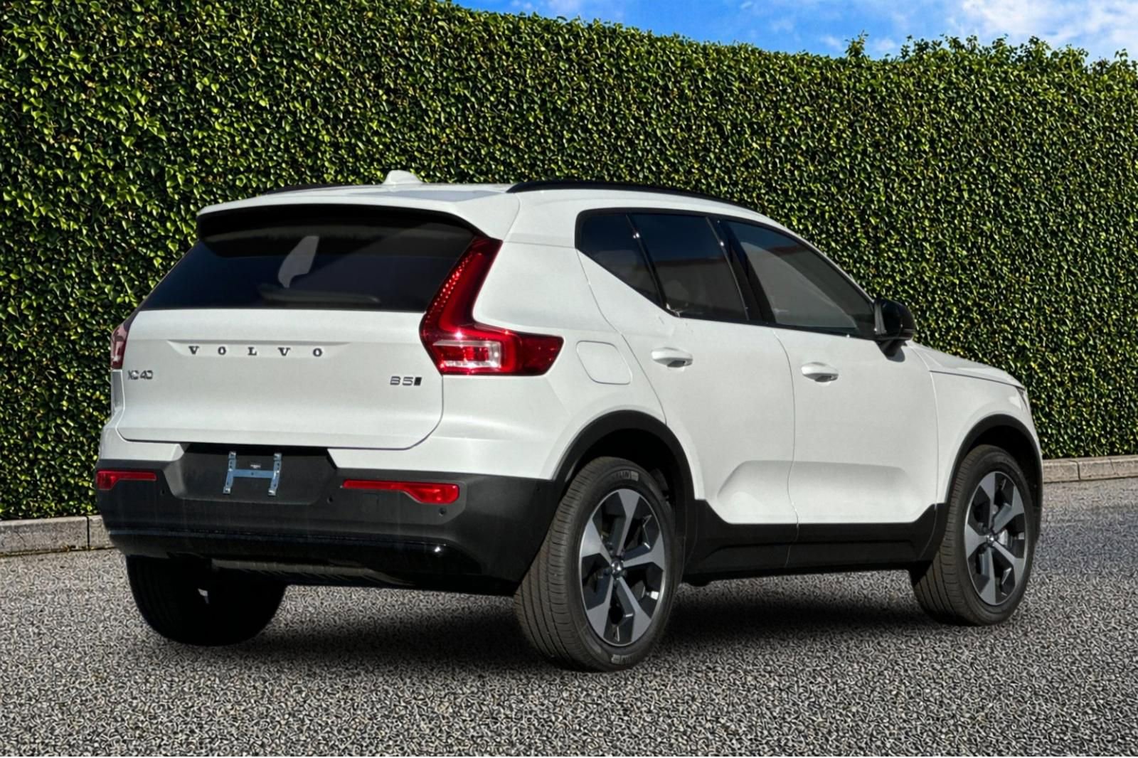 New 2026 Volvo XC40 B5 Plus w/ Protection Package Premier AWD/4WD image 6