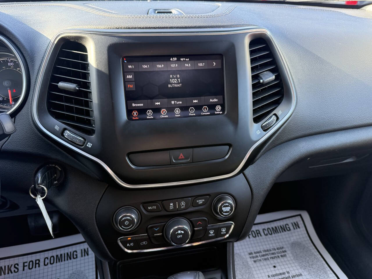 Used 2019 Jeep Cherokee Latitude w/ Popular Appearance Group FWD image 24