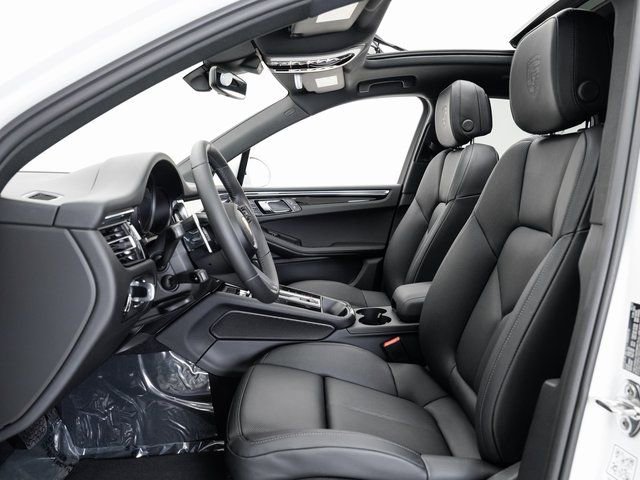 Certified 2025 Porsche Macan image 6
