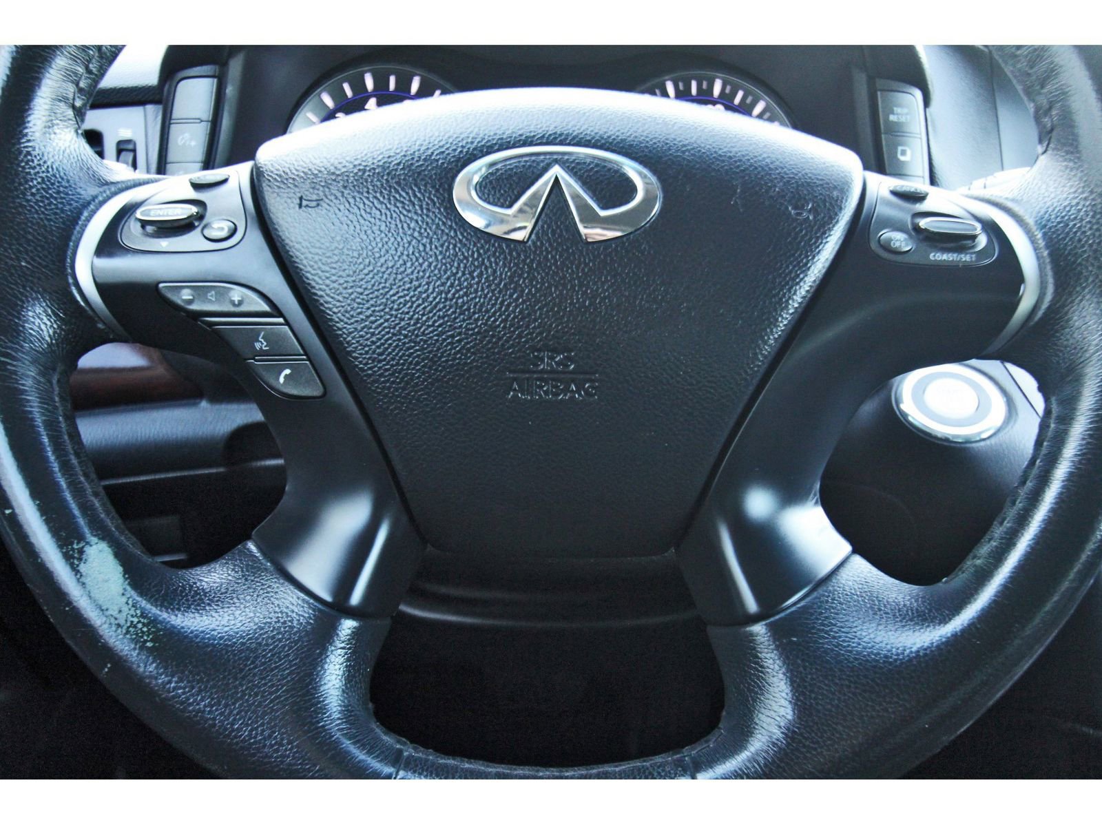 Used 2017 INFINITI Q70 3.7 image 17